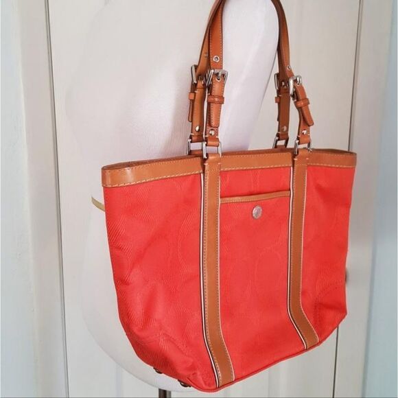 Coach tote bag ❄price drop❄ - Picture 9 of 14